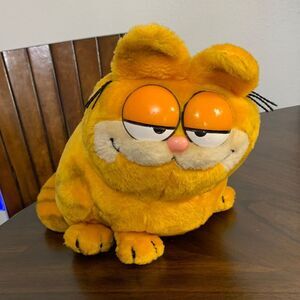 🧡 Vintage Garfield Plush Stuffed Animal – Classic Lazy Cat – 1980s Era 🧡